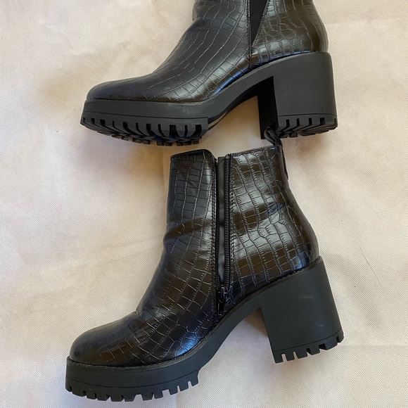 MISSGUIDED black faux leather croc boots - Picture 9 of 9